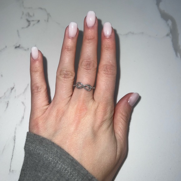 Diamond infinity ring - sterling silver - size 7 - excellent condition. - Picture 3 of 5